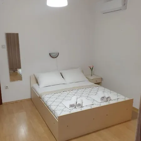 Guest house Apartmani Podaca *