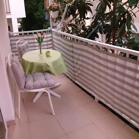 Apartmani Podaca 3* ポダツァ