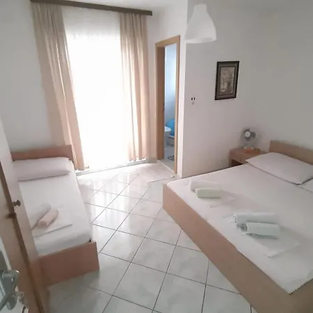Guest house Apartmani Podaca *