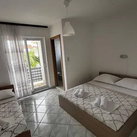 Apartmani Podaca 招待所 3*