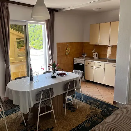 招待所 Apartmani Podaca 3*