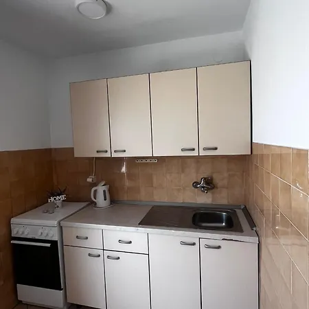 招待所 Apartmani Podaca 波达卡