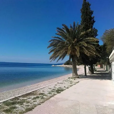 Apartmani Podaca 3* ポダツァ