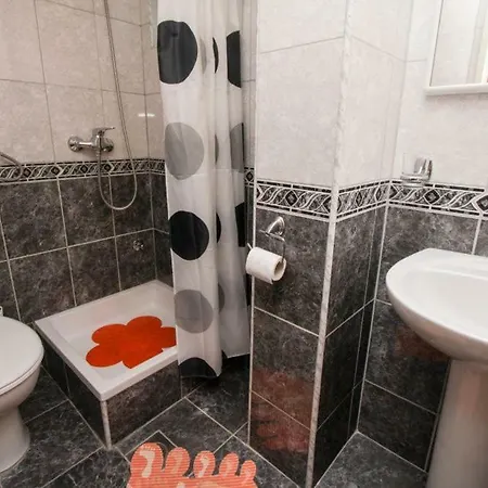 Guest house Apartmani Podaca Podaca