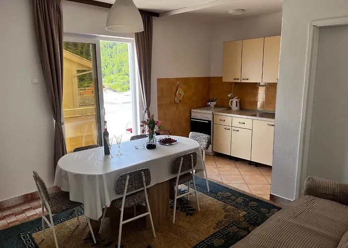 Gasthof Apartmani Podaca 3*